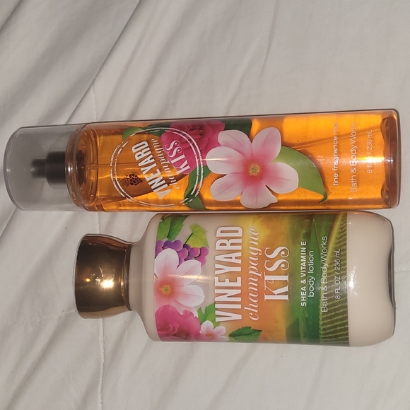 Bath & Body Works Other - Bath & Body Works Vineyard Champagne Kiss Set